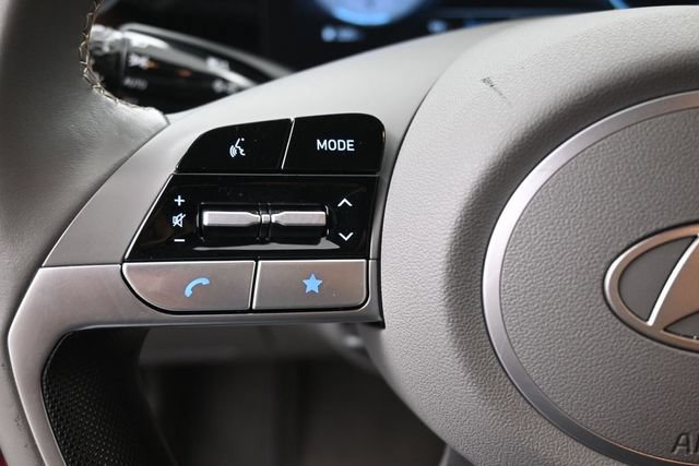 Used 2025 Hyundai Elantra SEL FWD image 4
