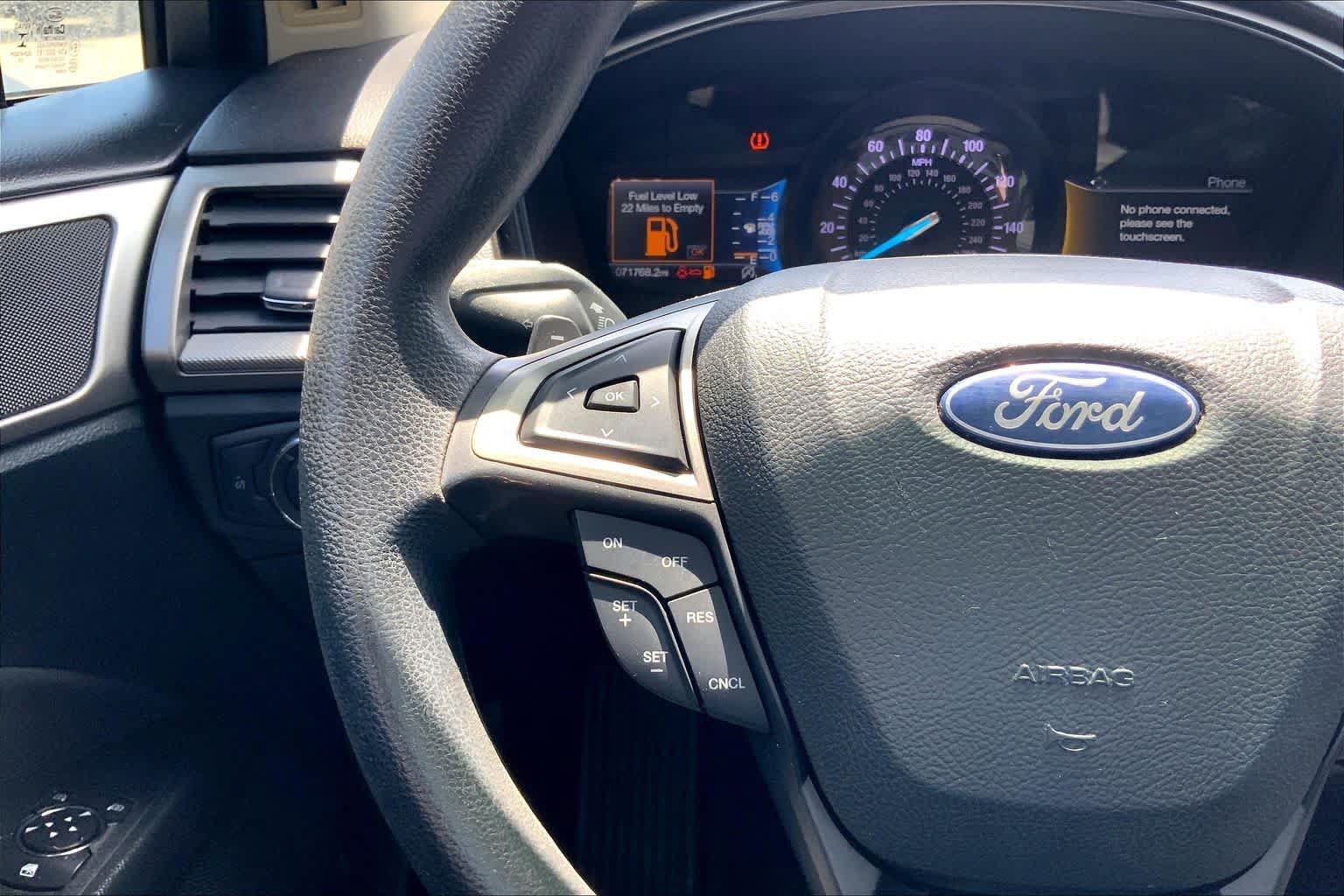 Used 2018 Ford Fusion SE w/ Fusion SE Technology Package FWD image 22