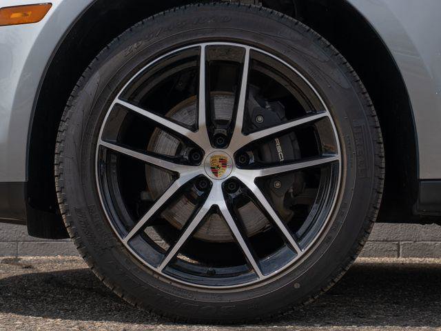 Certified 2026 Porsche Macan AWD/4WD image 12