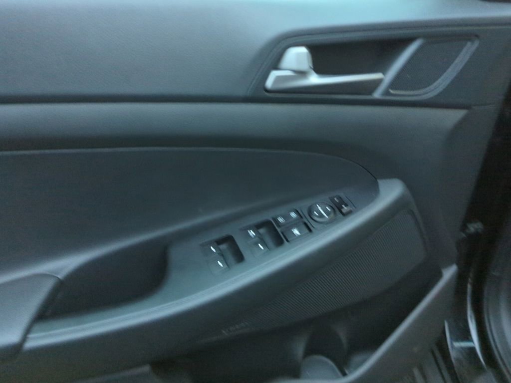 Used 2017 Hyundai Tucson SE Plus w/ Cargo Package image 8