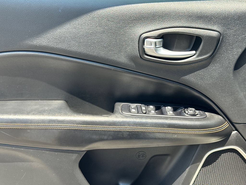 Used 2019 Jeep Compass Limited FWD image 10