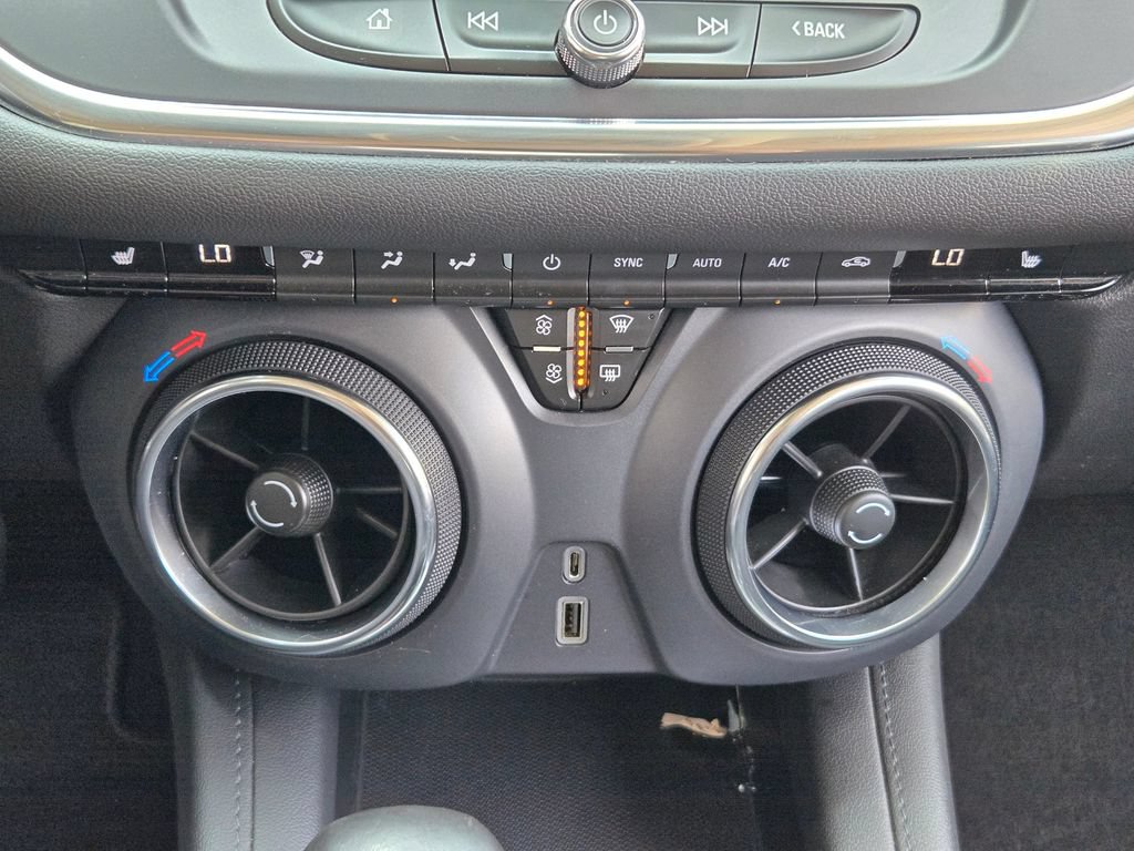 Used 2020 Chevrolet Blazer LT FWD image 13
