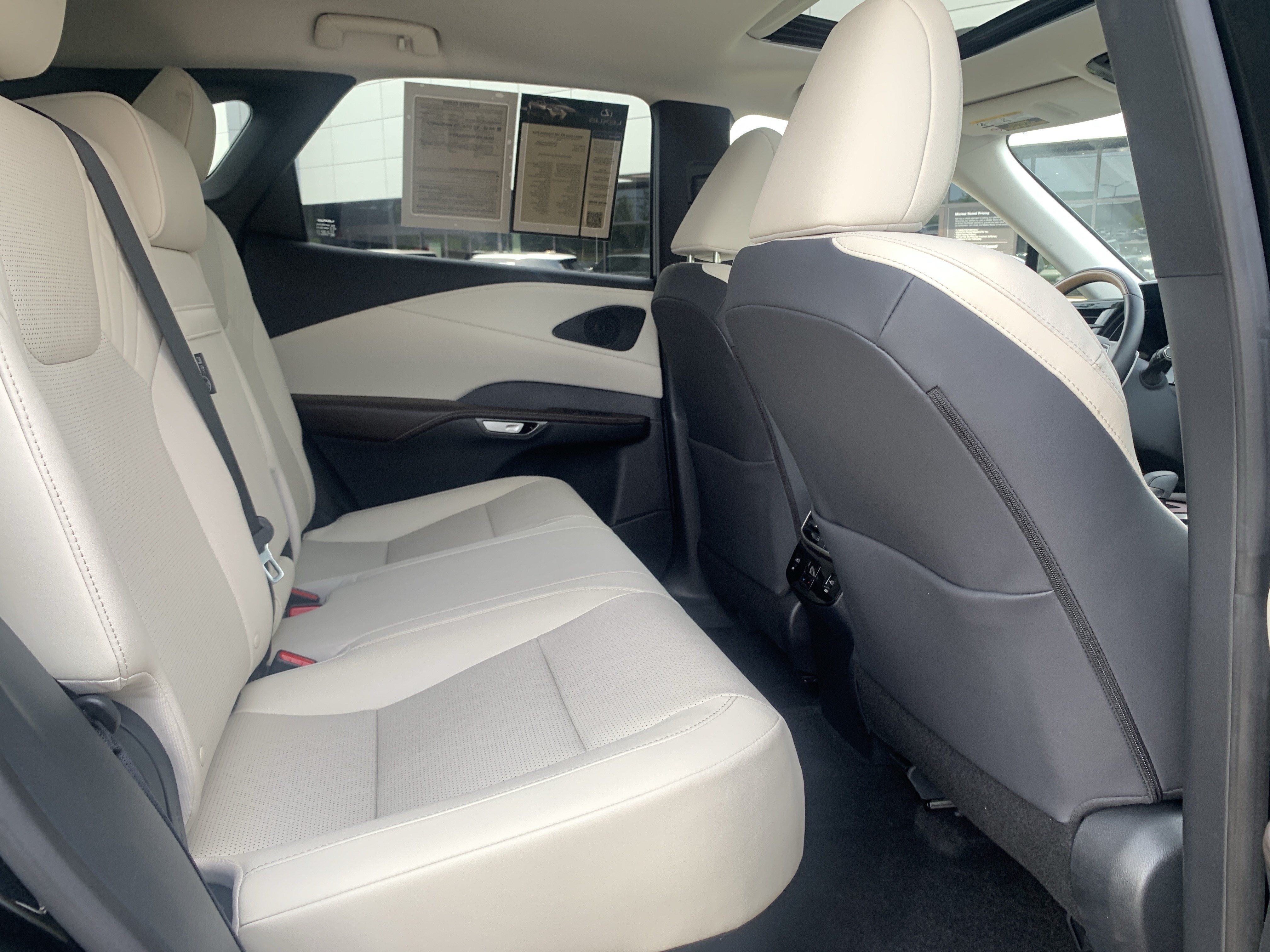 Used 2025 Lexus RX 350 Premium Plus w/ Accessory Package (Z1) FWD image 33