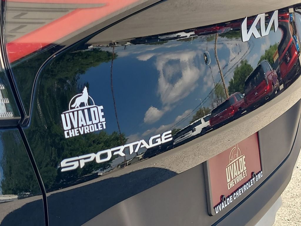 Used 2025 Kia Sportage LX FWD image 33