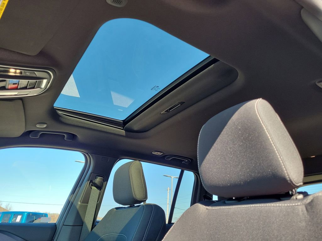 New 2025 Jeep Grand Cherokee L Limited w/ Black Appearance Package image 21