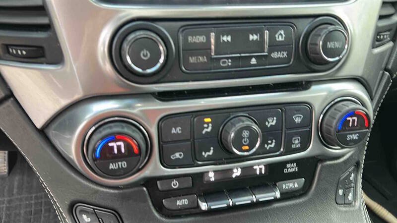 Used 2019 Chevrolet Suburban Premier AWD/4WD image 25