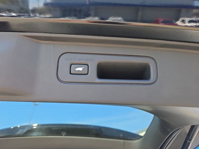 Certified 2025 Honda Pilot Black Edition image 36