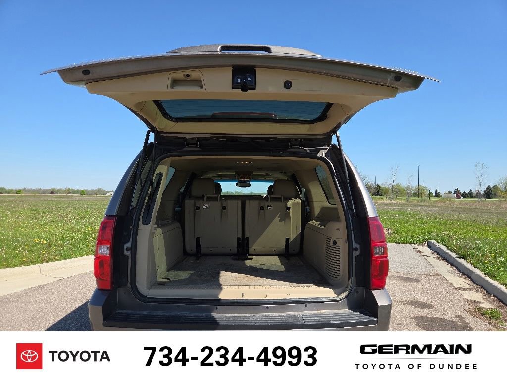 Used 2011 Chevrolet Suburban LT w/ Luxury Package AWD/4WD image 24