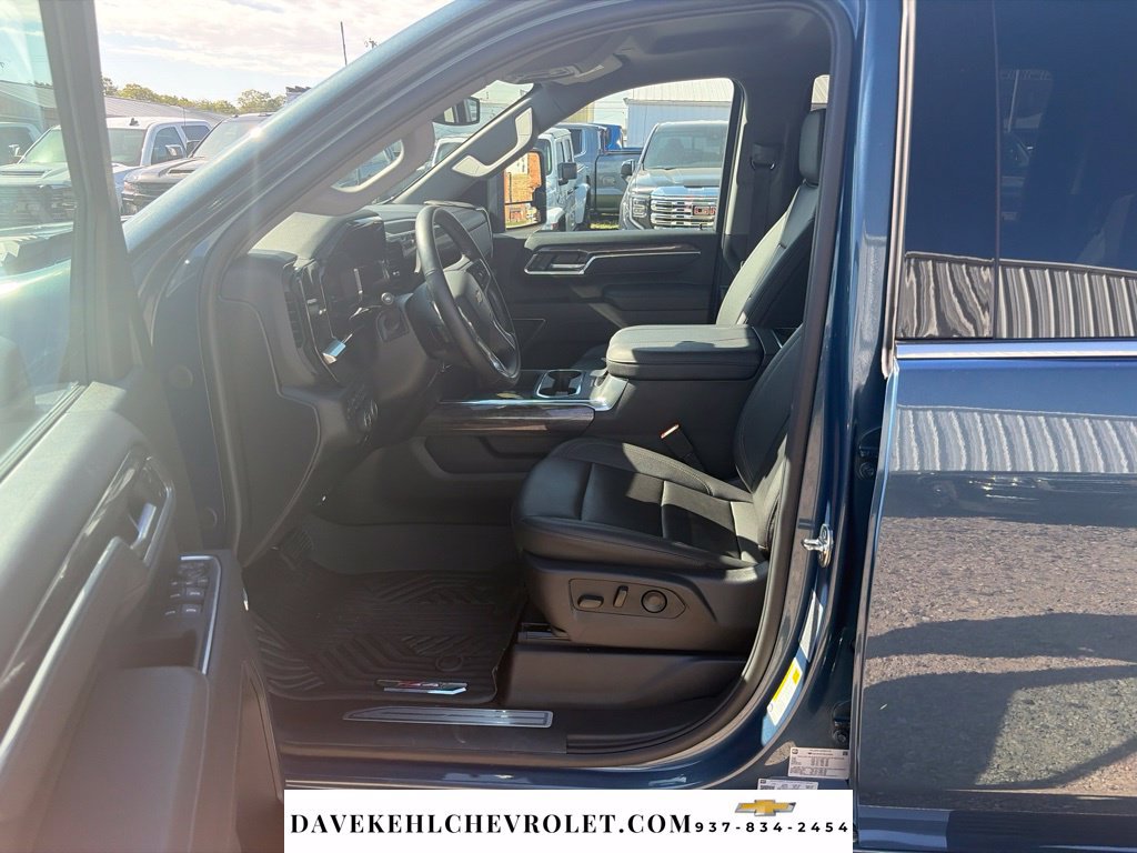 Used 2025 Chevrolet Silverado 2500 LTZ w/ LTZ Plus Package AWD/4WD image 18