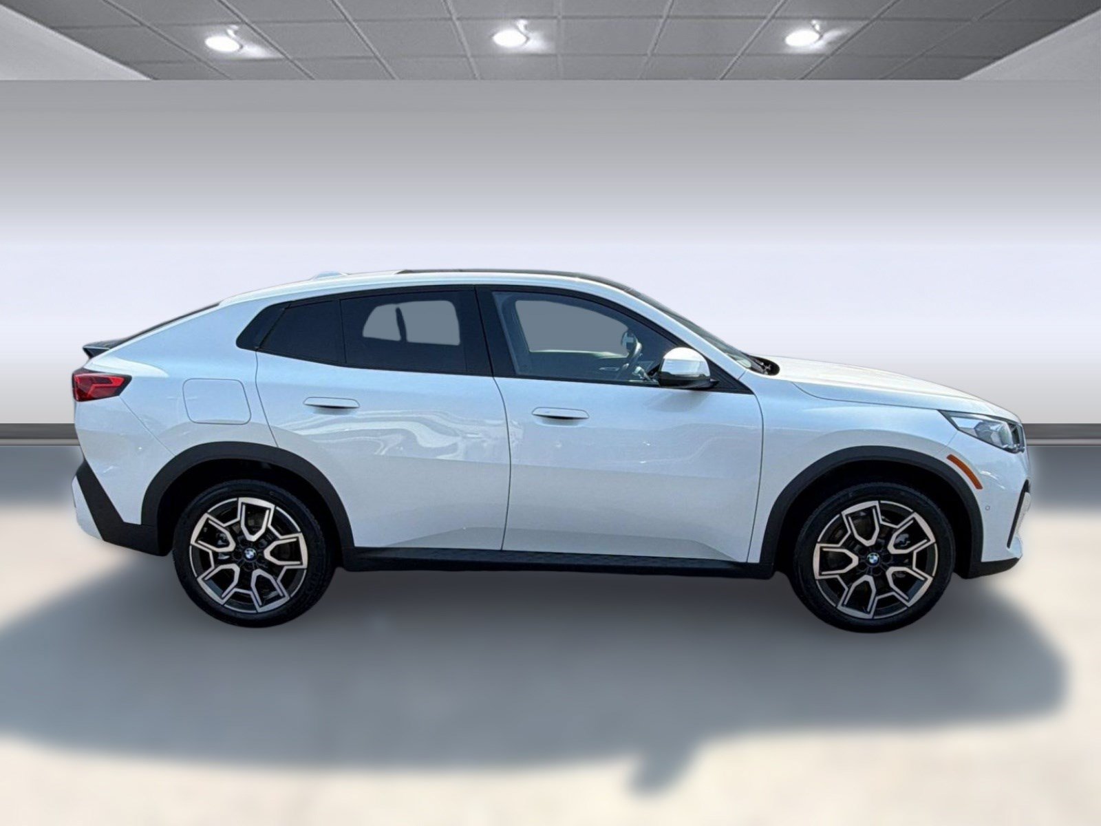 Used 2025 BMW X2 xDrive28i w/ Premium Package AWD/4WD image 8