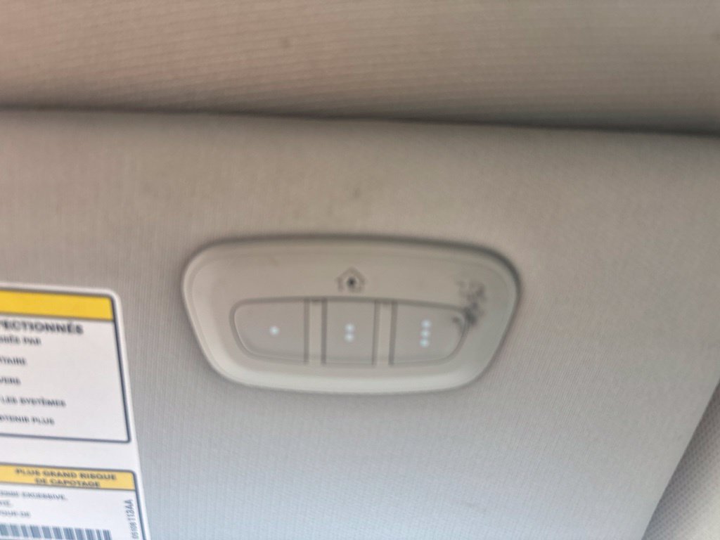 Used 2015 Jeep Cherokee Latitude w/ Comfort/Convenience Group AWD/4WD image 24