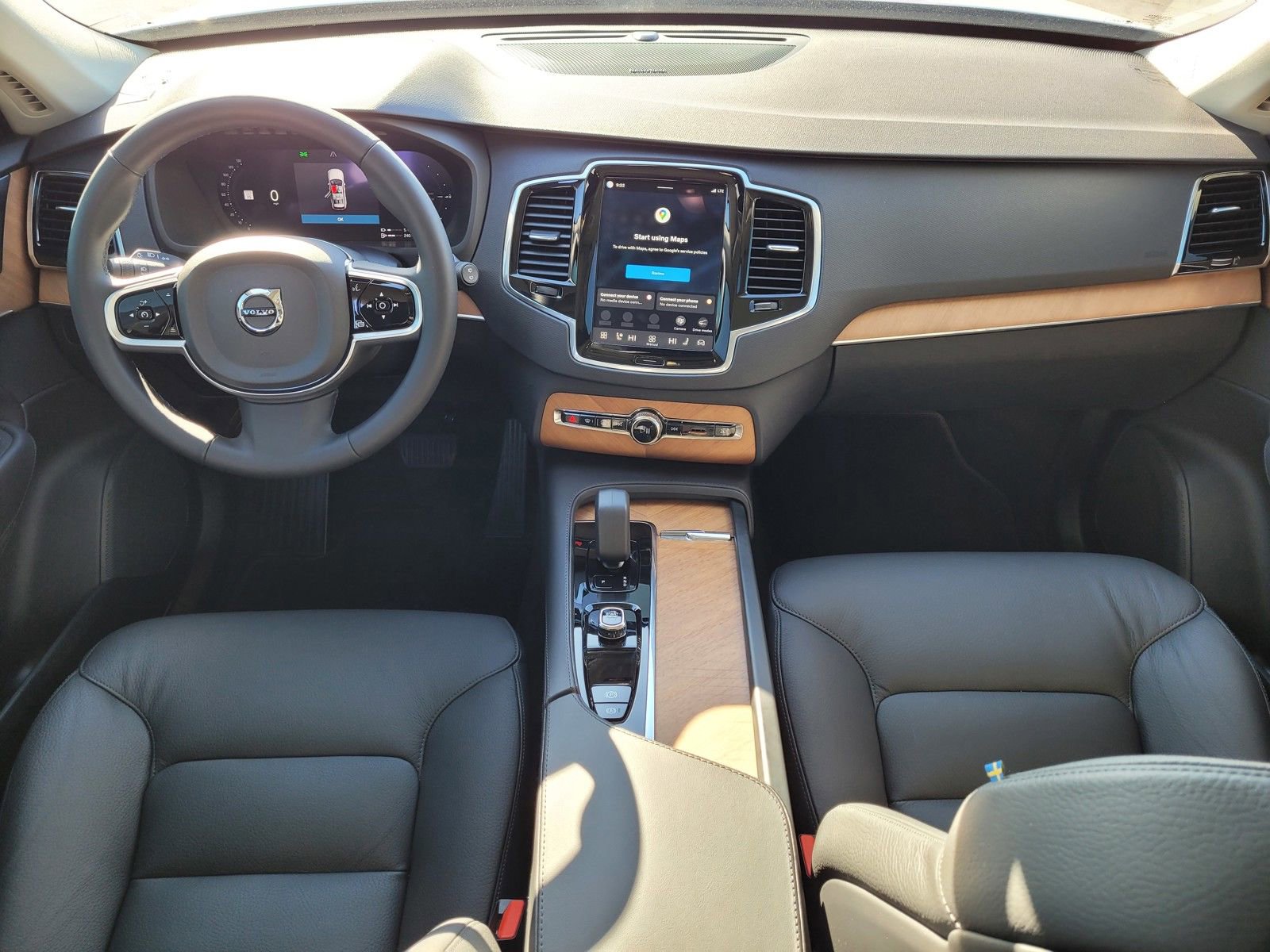 Certified 2025 Volvo XC90 T8 Plus w/ Protection Package Premier AWD/4WD image 13