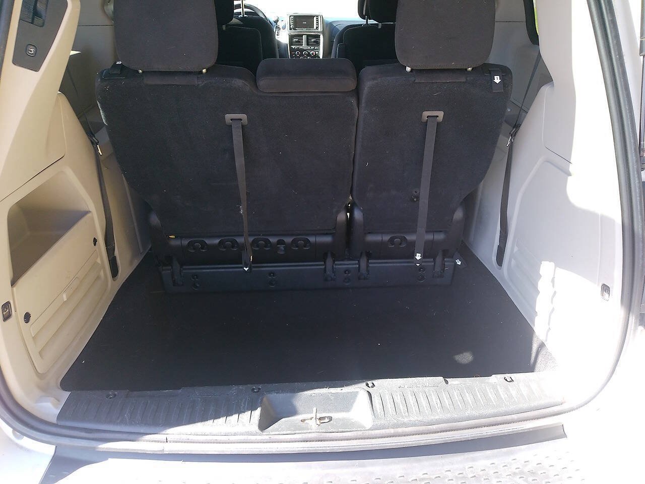 Used 2012 Dodge Grand Caravan SXT w/ Entertainment Group 1 FWD image 12