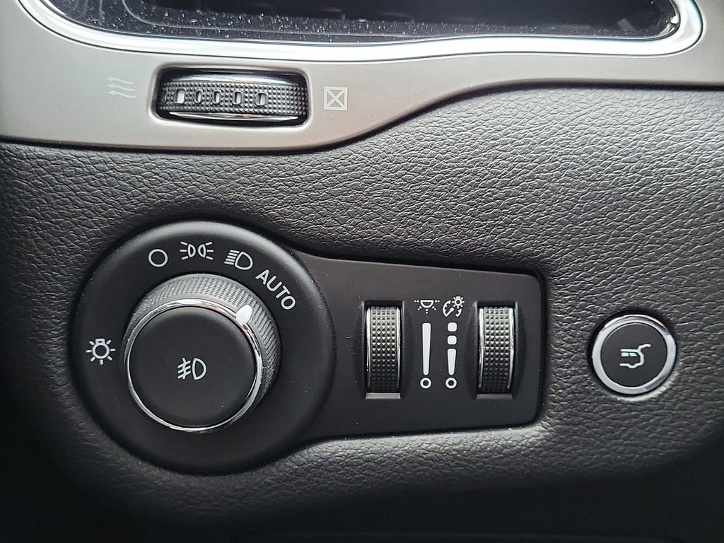 Used 2021 Jeep Cherokee Latitude Lux 80th Anniv w/ Quick Order Package 26U 80TH image 26