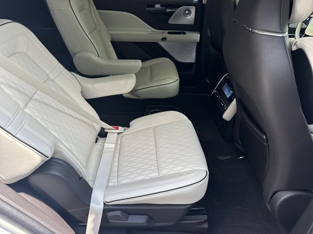 Used 2023 Lincoln Aviator Black Label Grand Touring AWD/4WD image 14