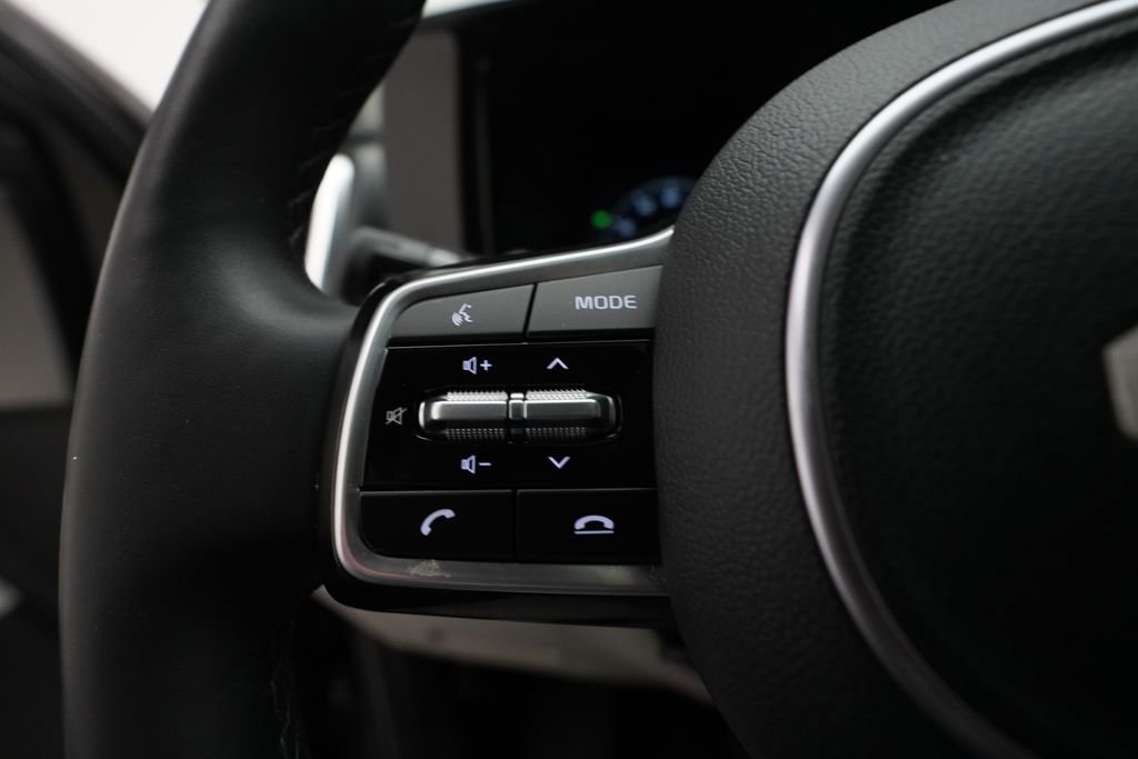 Certified 2023 Kia Sorento SX Prestige w/ Panoramic Sunroof Package AWD/4WD image 18