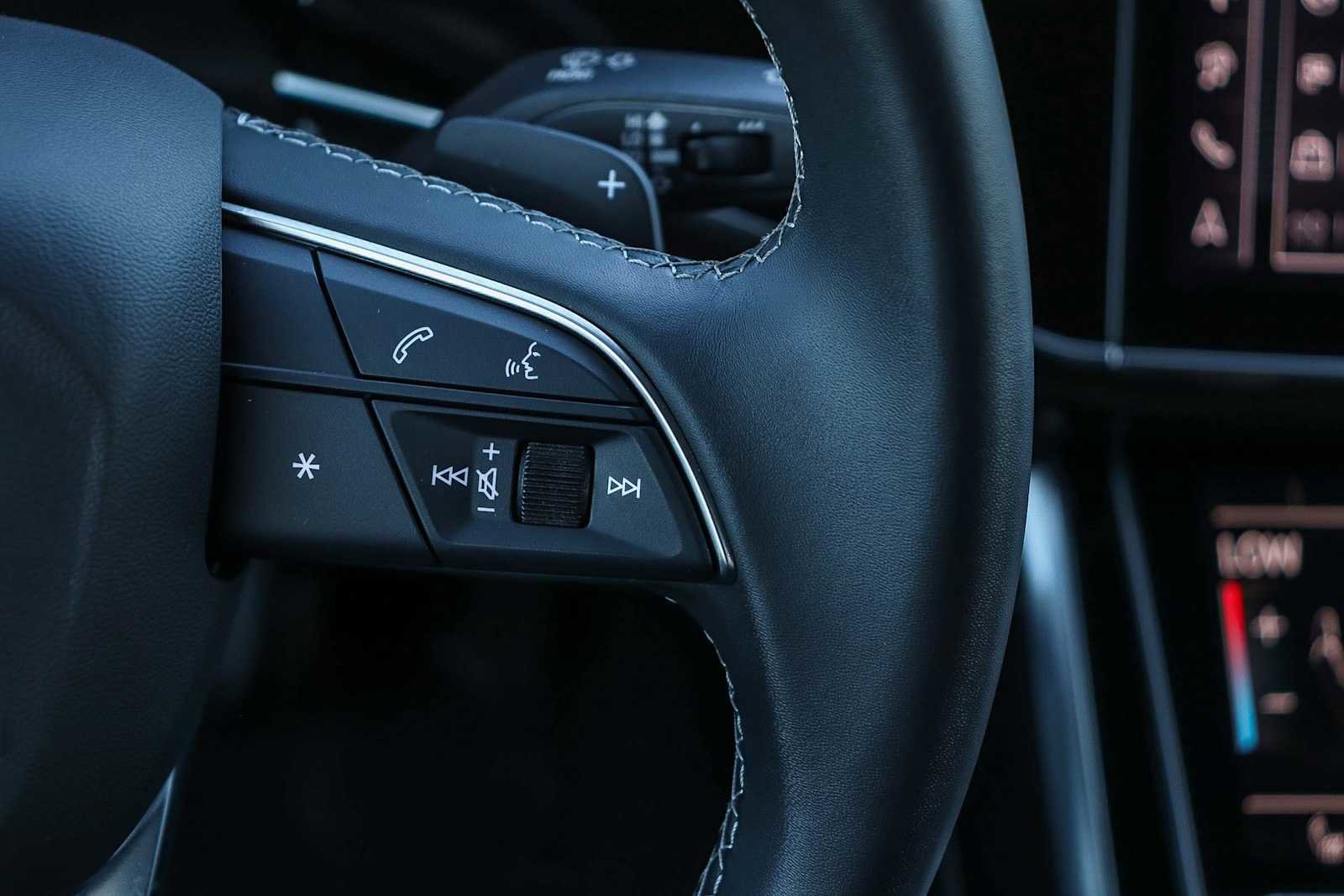 Used 2025 Audi Q7 2.0T Premium w/ Convenience Plus Package image 21