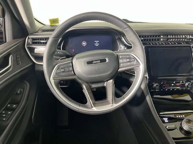 Used 2024 Jeep Grand Cherokee Limited w/ Black Appearance Package image 19