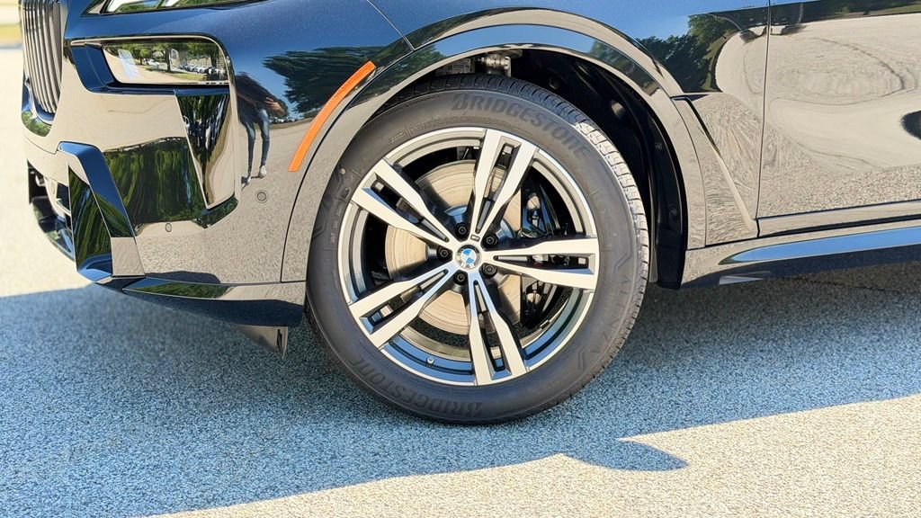 New 2027 BMW X7 xDrive40i w/ M Sport Package AWD/4WD image 2