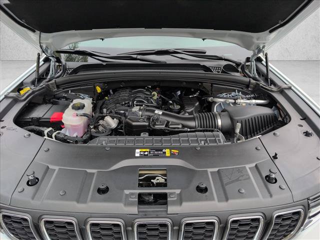 Used 2025 Jeep Grand Cherokee L Laredo RWD image 25