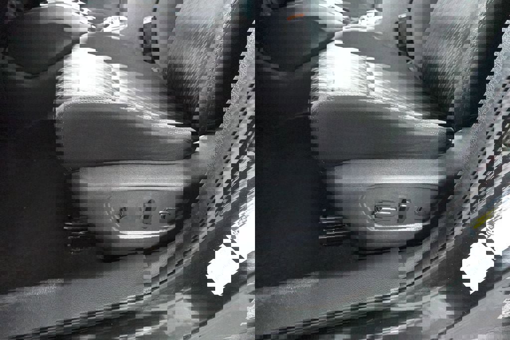 Used 2017 Nissan Rogue SV image 11