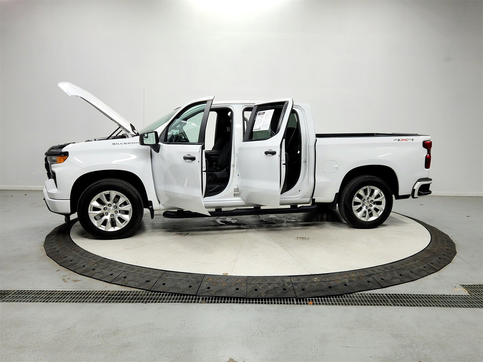 Used 2024 Chevrolet Silverado 1500 Custom image 12