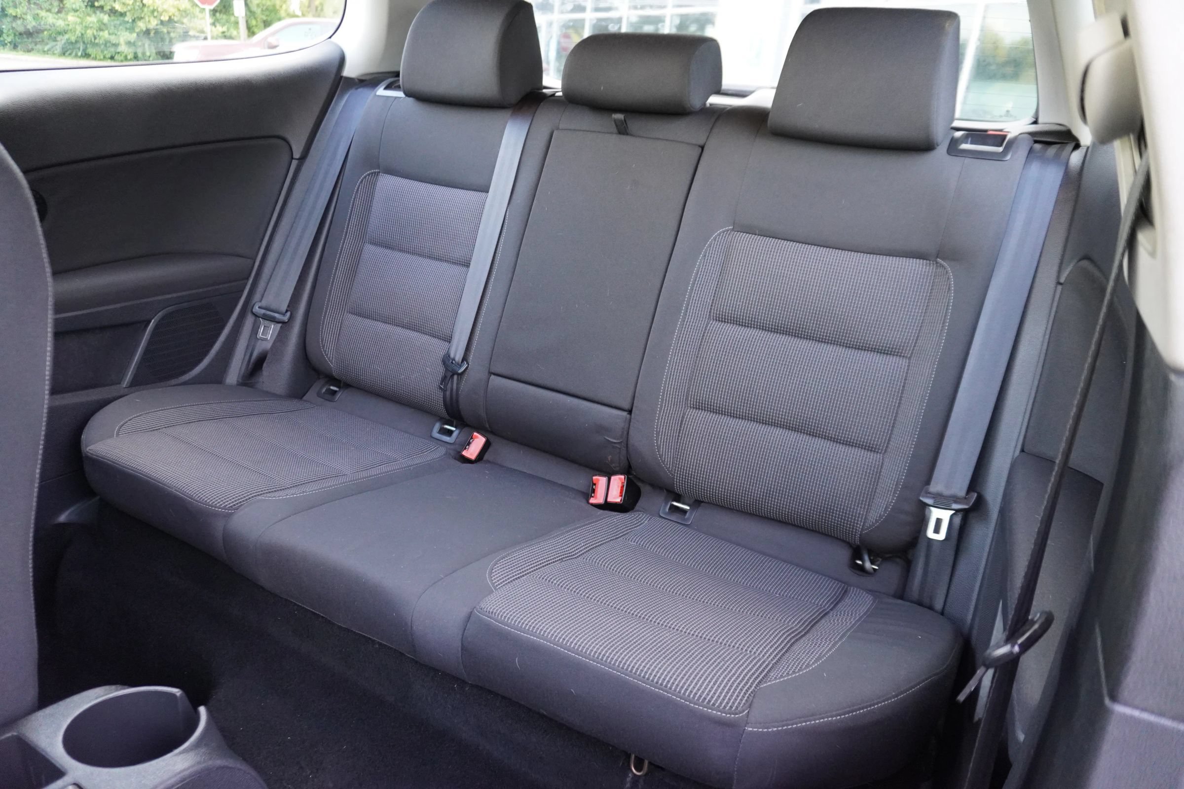 Used 2011 Volkswagen Golf 2-Door FWD image 11