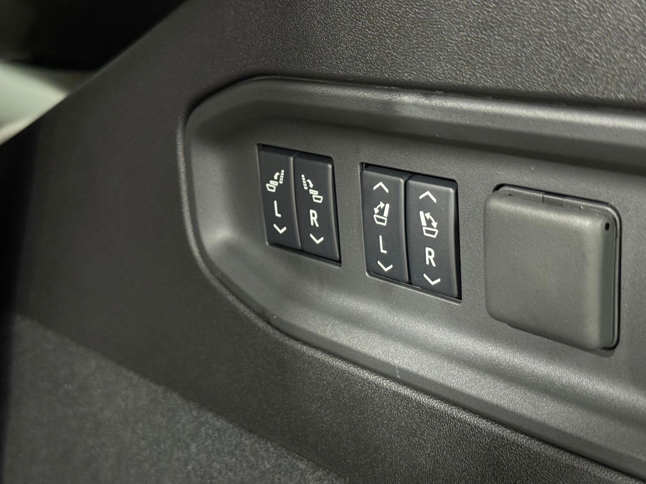 New 2026 Cadillac Vistiq Luxury image 46