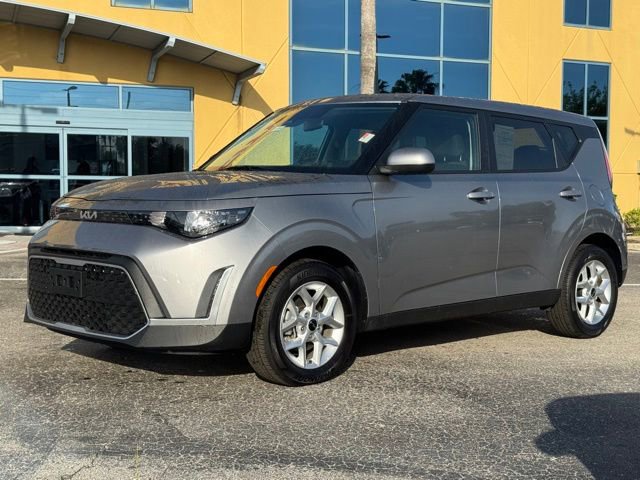 Certified 2025 Kia Soul LX FWD image 2