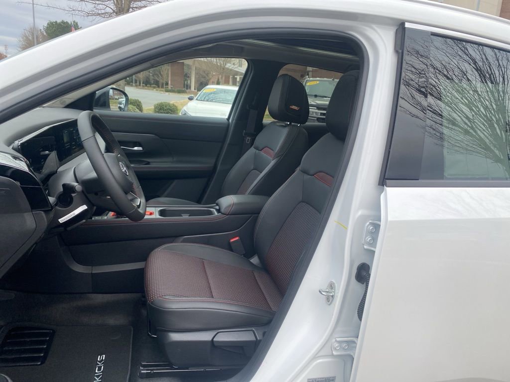 New 2026 Nissan Kicks SR w/ SR Premium Package FWD image 12