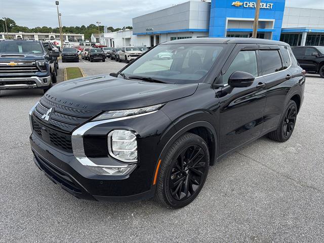 Used 2024 Mitsubishi Outlander SE Black Edition FWD image 2