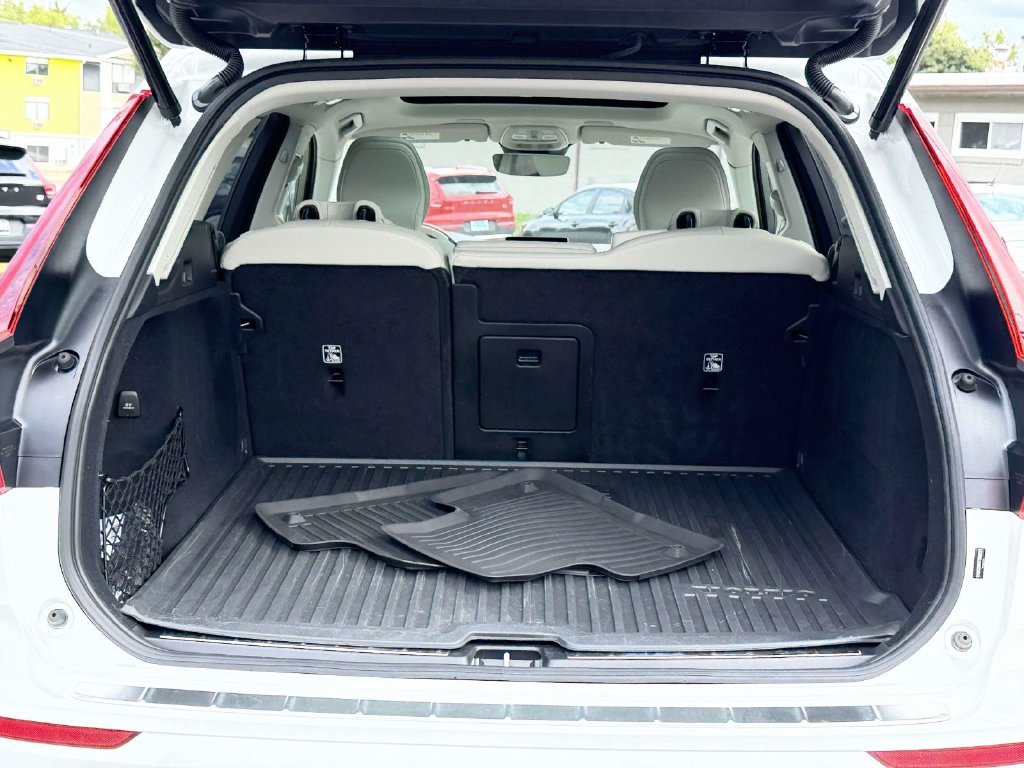 New 2026 Volvo XC60 B5 Ultra w/ Protection Package Premier AWD/4WD image 13