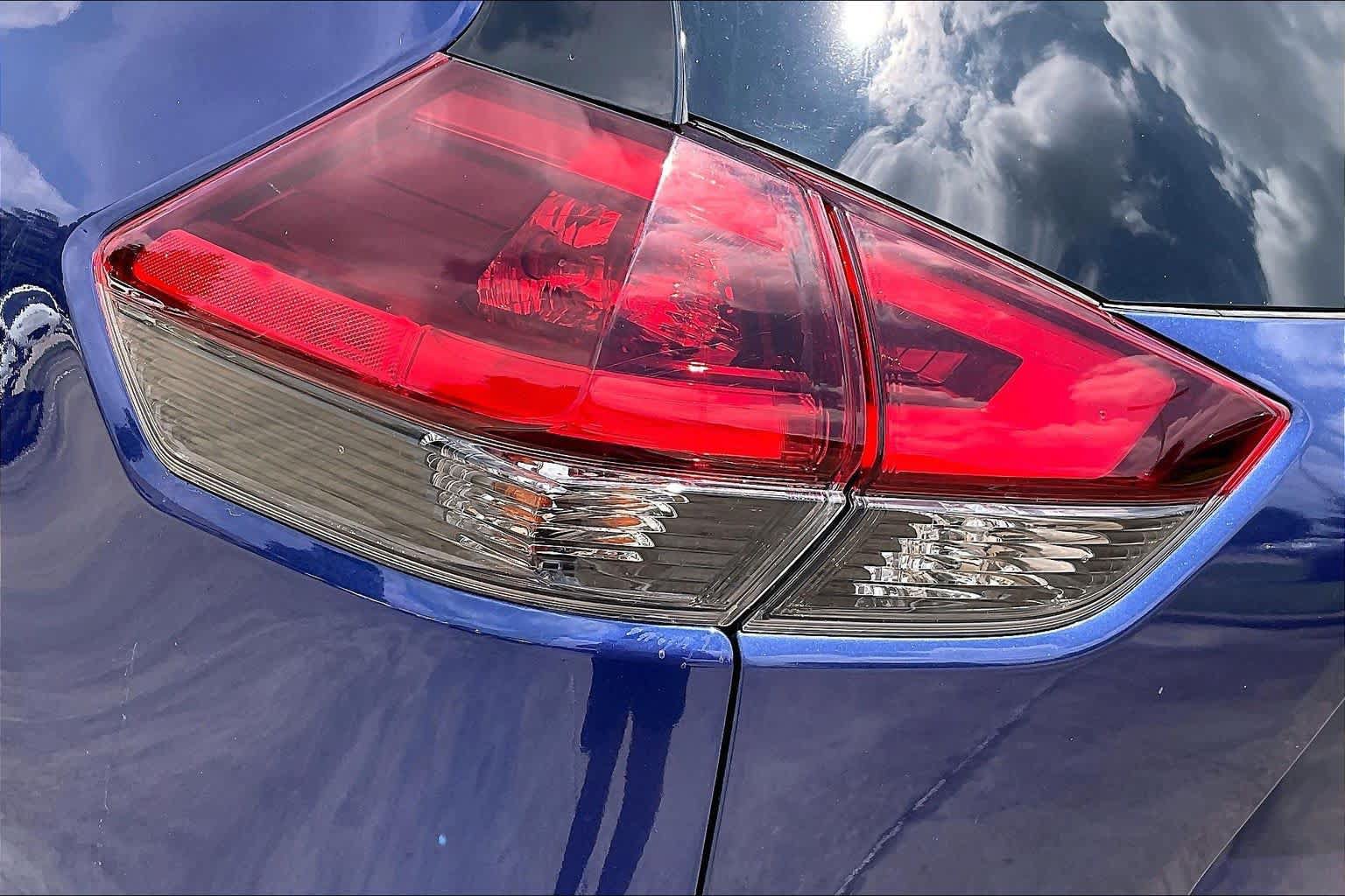 Used 2019 Nissan Rogue S FWD image 26