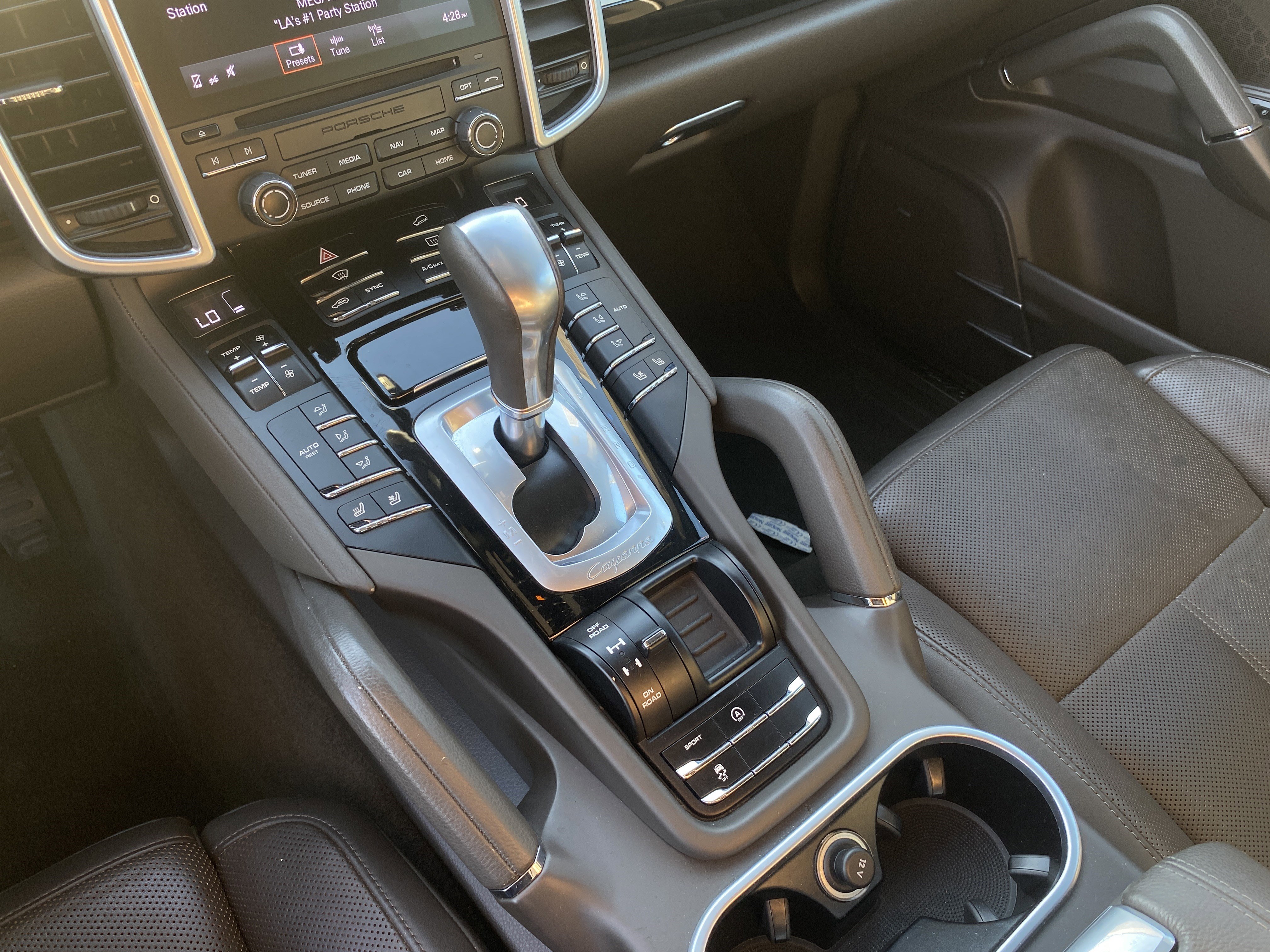 Used 2017 Porsche Cayenne Platinum Edition w/ Premium Package (PJV) image 13