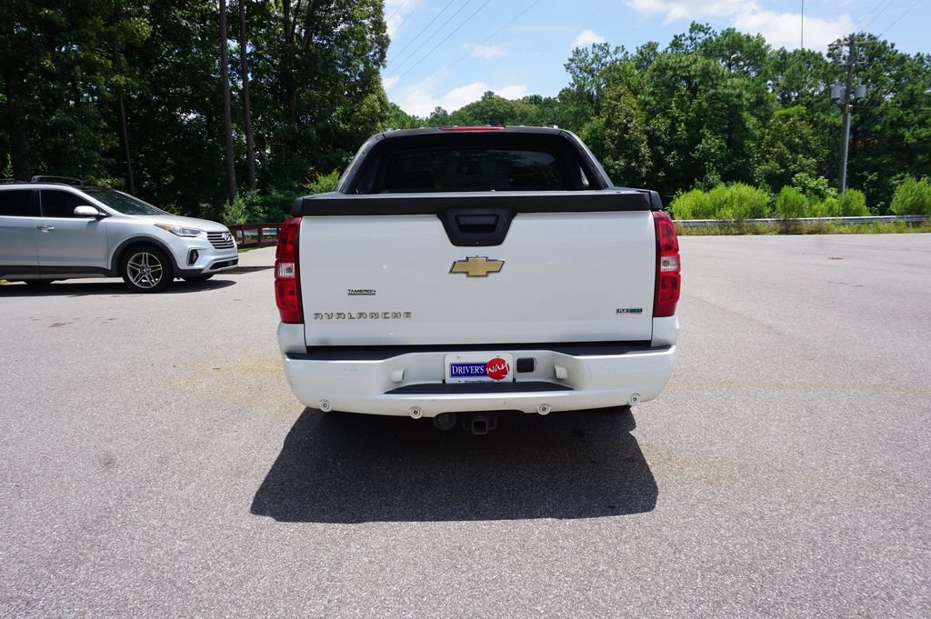 Used 2010 Chevrolet Avalanche LTZ RWD image 20