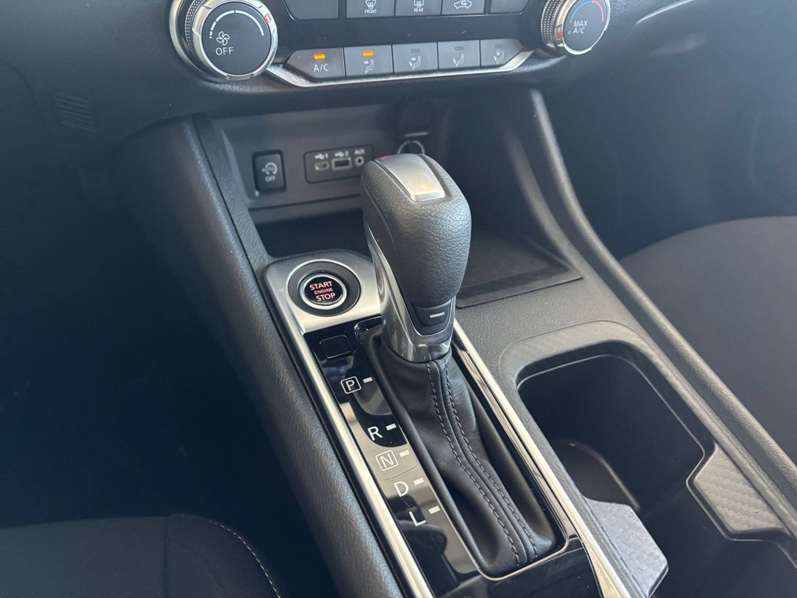 Used 2025 Nissan Sentra SV FWD image 39