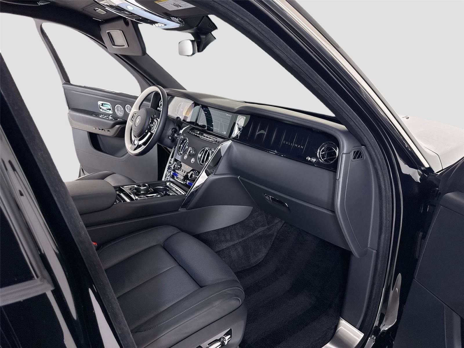 Used 2025 Rolls-Royce Cullinan AWD/4WD image 34