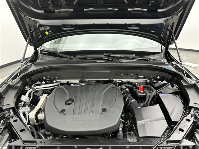 Used 2025 Volvo XC60 B5 Core image 26