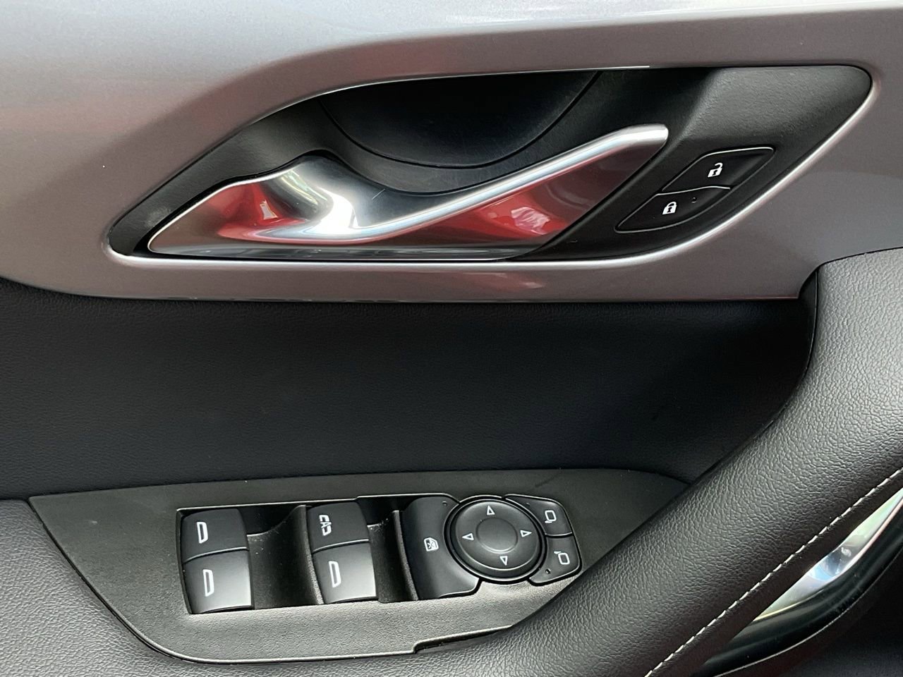 Used 2025 Chevrolet Blazer LT image 13