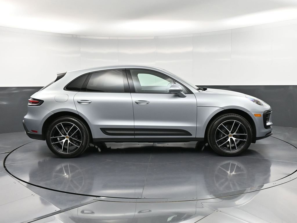 Certified 2025 Porsche Macan image 9