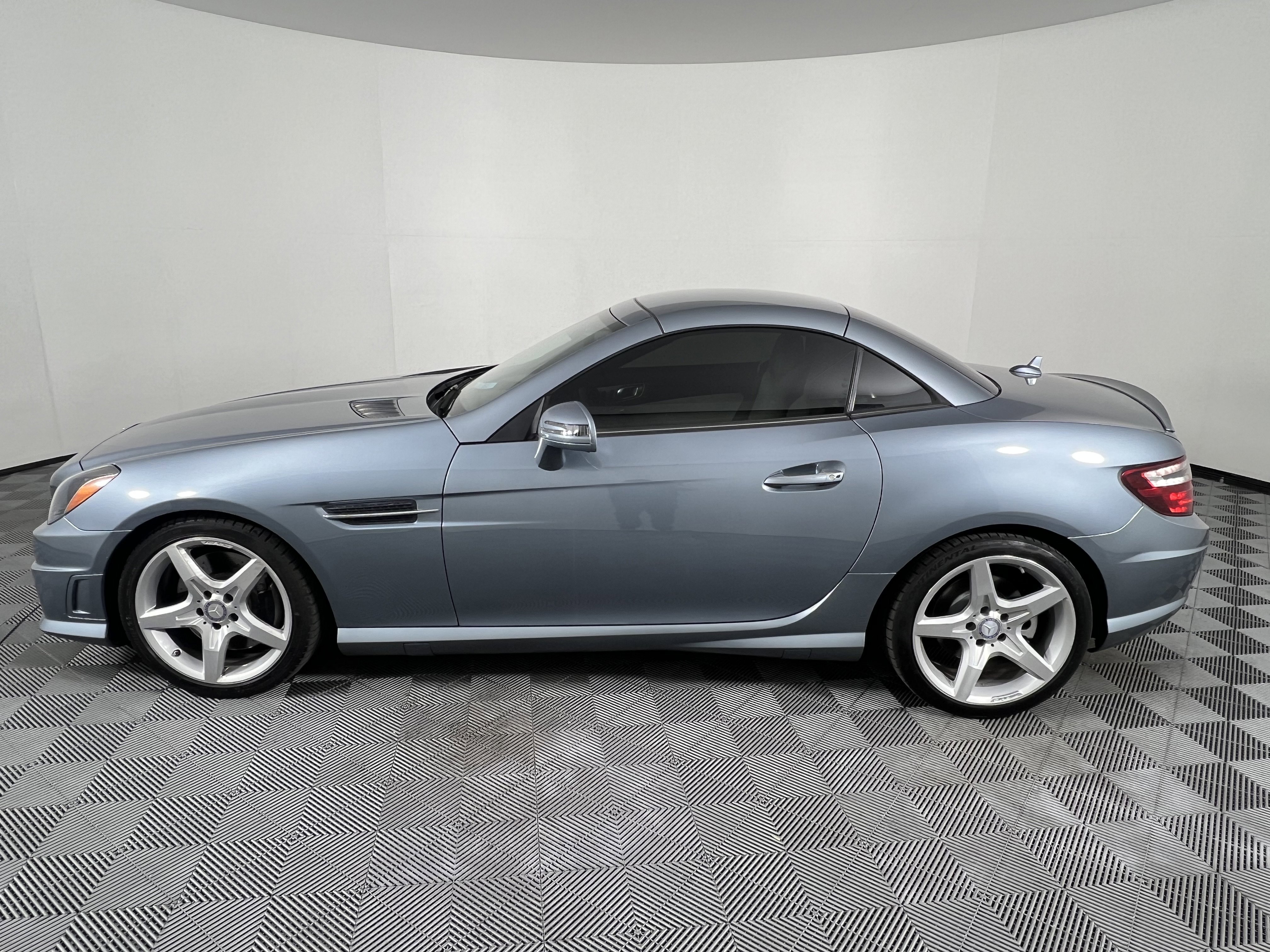 Used 2012 Mercedes-Benz SLK 350 image 11