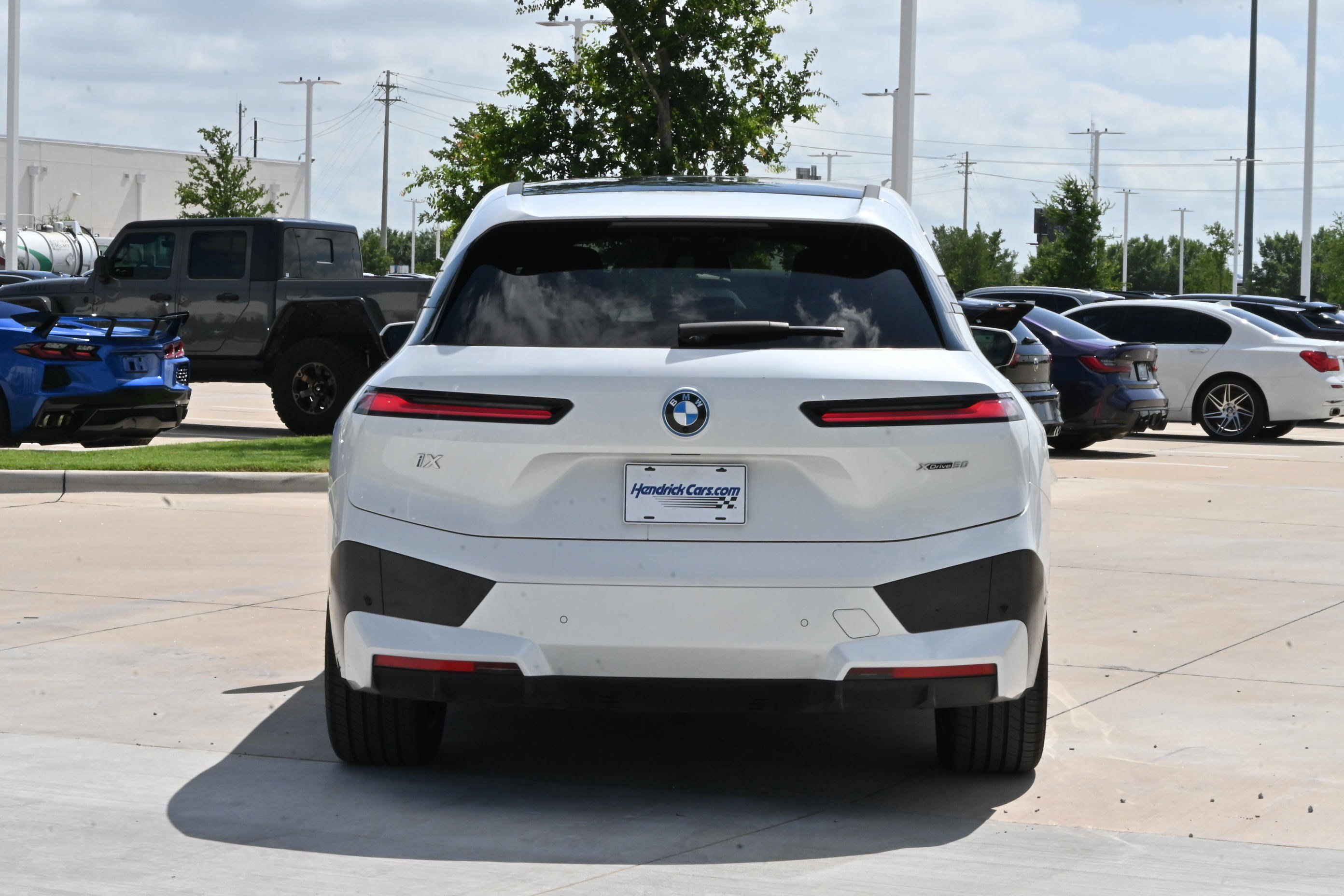 Certified 2023 BMW iX xDrive50 w/ Premium Package AWD/4WD image 8