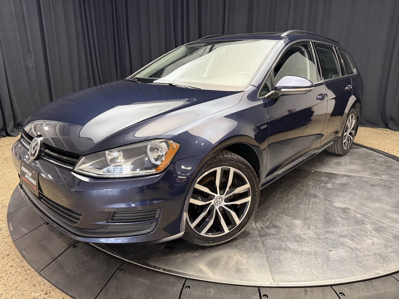 Used 2016 Volkswagen Golf Limited Edition FWD image 2