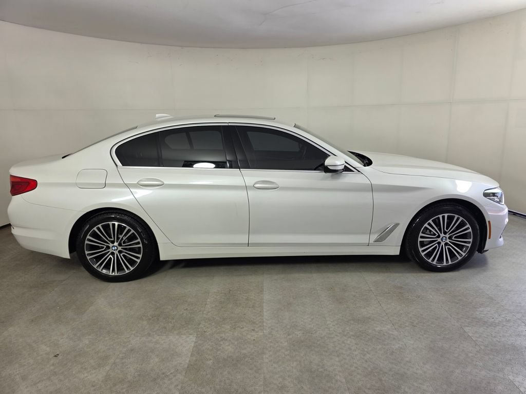 Used 2020 BMW 530i xDrive w/ Premium Package AWD/4WD image 3