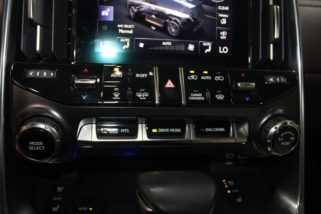Used 2024 Lexus LX 600 4WD w/ Luxury Package image 48