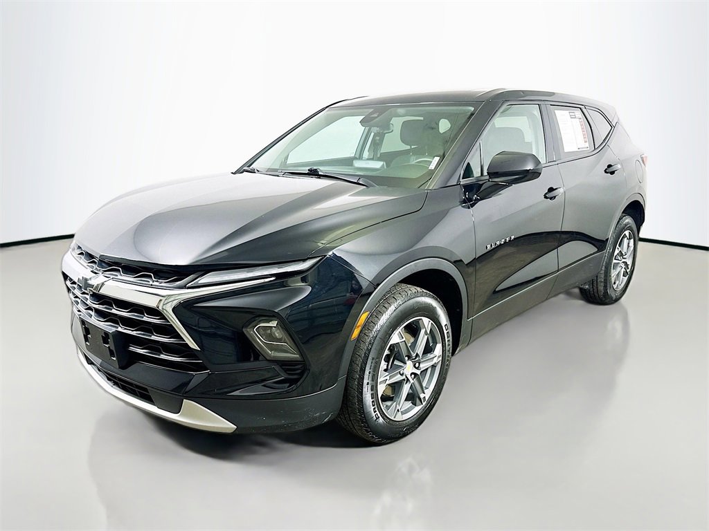 Used 2023 Chevrolet Blazer LT image 3