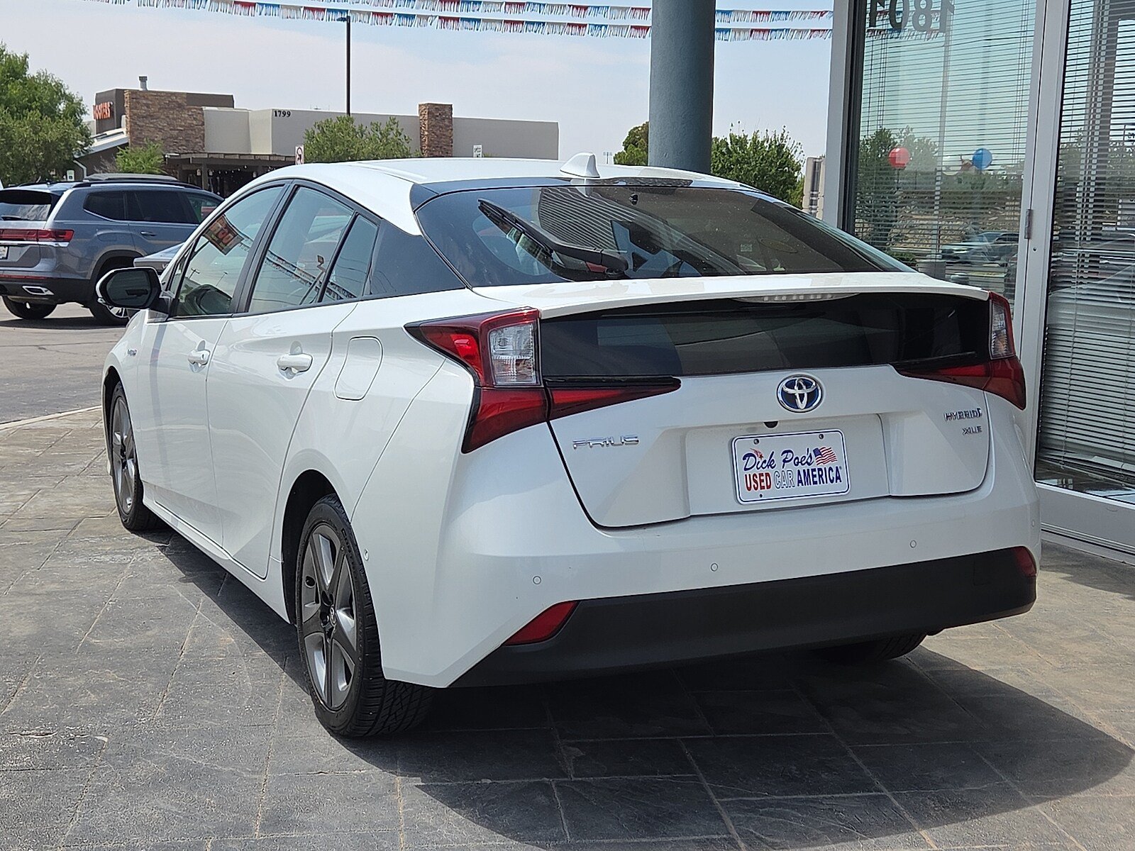 Used 2022 Toyota Prius XLE FWD image 4