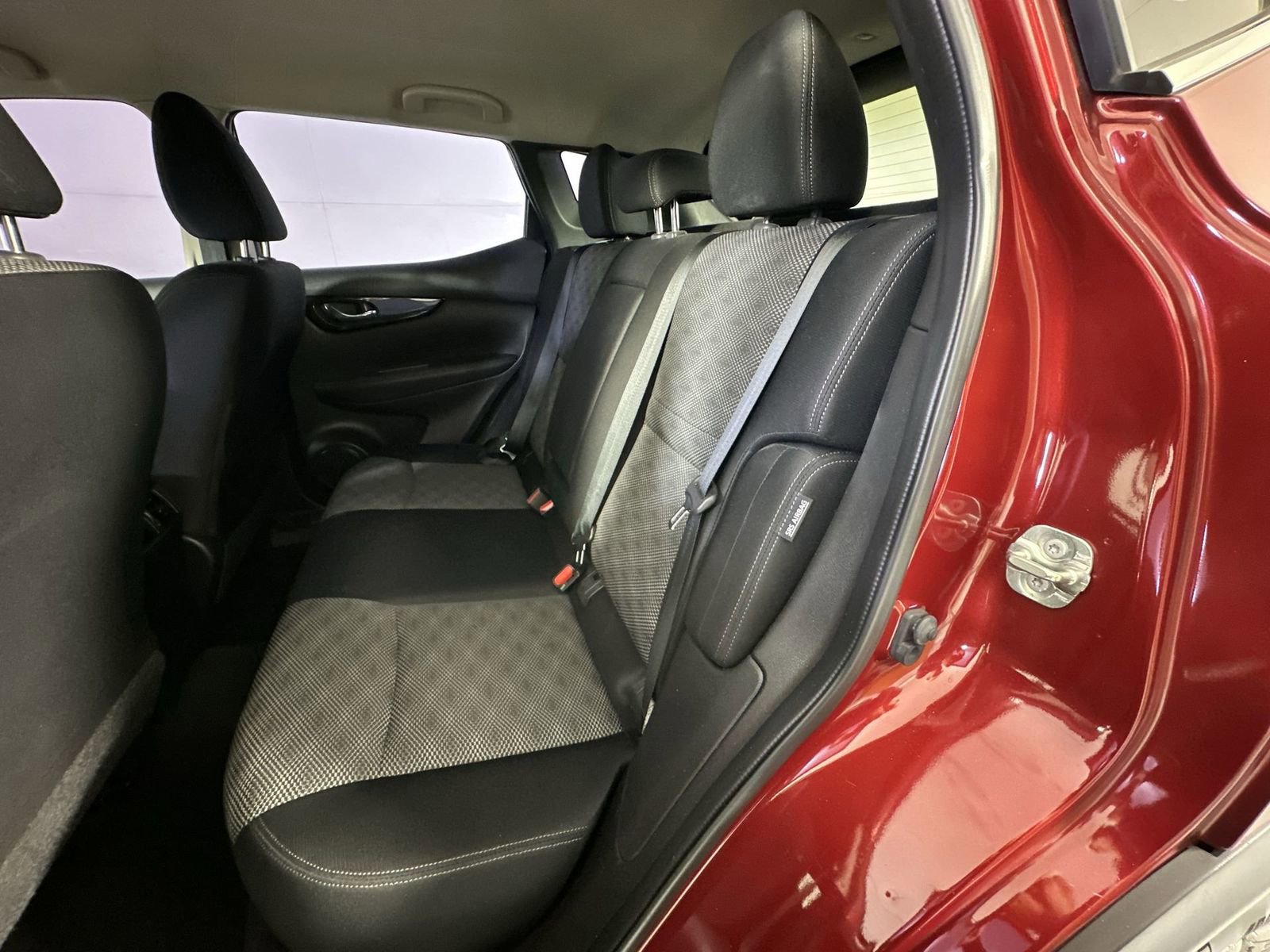 Used 2020 Nissan Rogue Sport SV FWD image 23