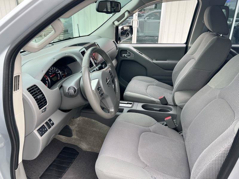 Used 2017 Nissan Frontier SV w/ SV Value Truck Package RWD image 13