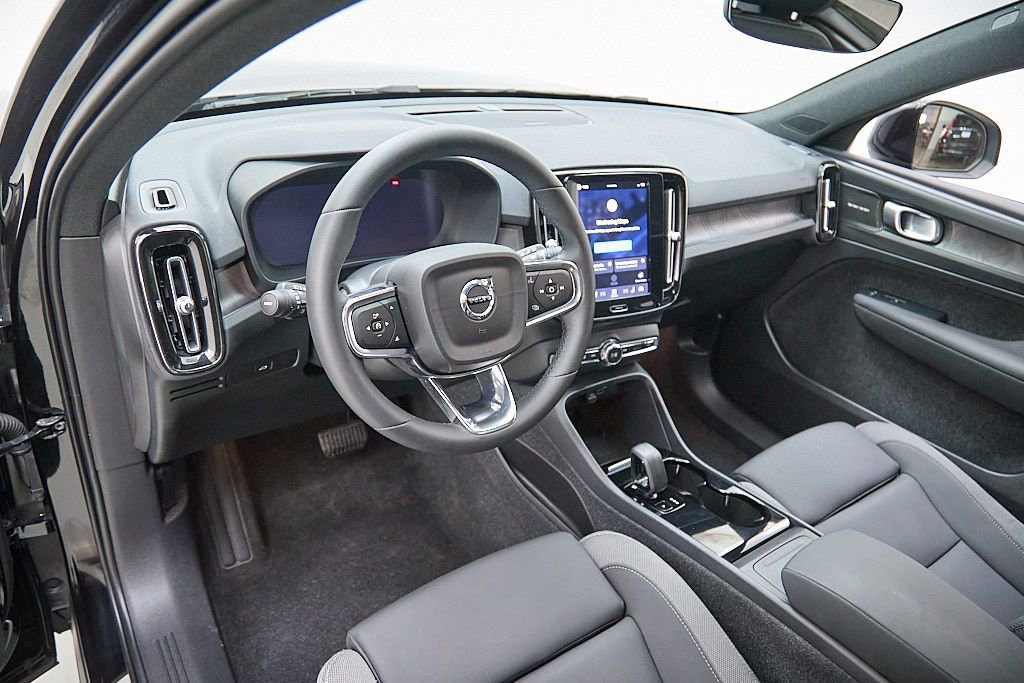 Certified 2023 Volvo XC40 Recharge Ultimate image 12